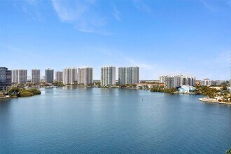 Building Photo - 3600 Mystic Pointe Dr