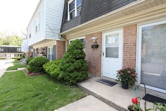 Building Photo - 151 E Palatine Rd