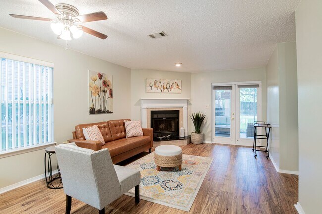 Foto del edificio - Lovely Ground-Floor Condo with Patio Near Airport