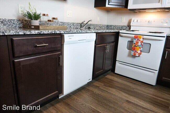 Foto del edificio - Studio, 1 bath Room For Rent - 504 E. Clark