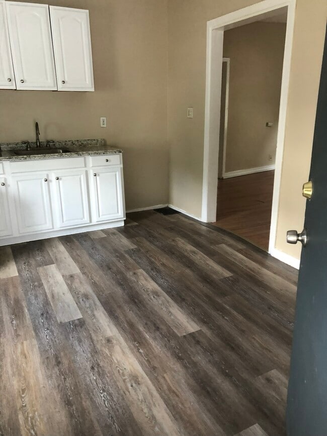 Building Photo - 9 Dove St