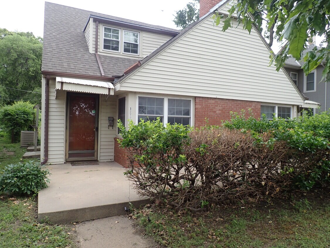 Front - 1212 W Murdock St