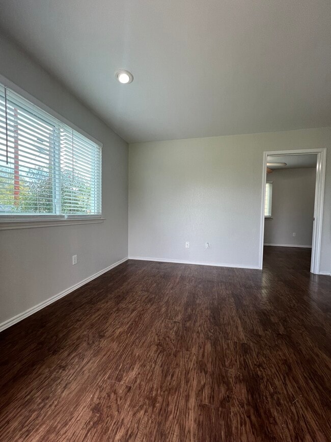 Foto del edificio - 1640 Post Rd