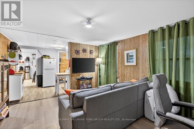 Photo du bâtiment - 881 Clifton Blvd
