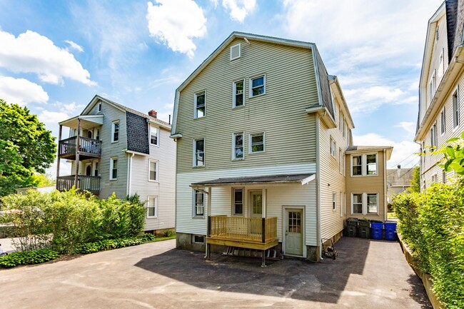 Building Photo - 34 Court Park