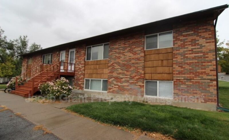 Primary Photo - 1380 E Poplar St