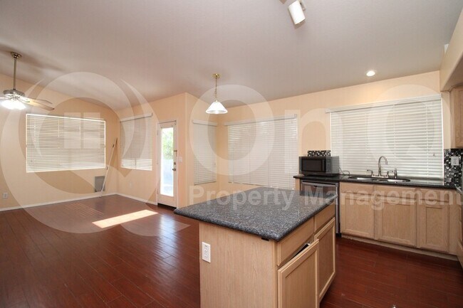 Foto del edificio - 3215 E Brookwood Ct