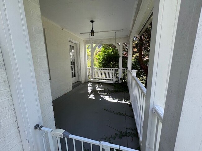 Foto del edificio - 184 Irving Rd