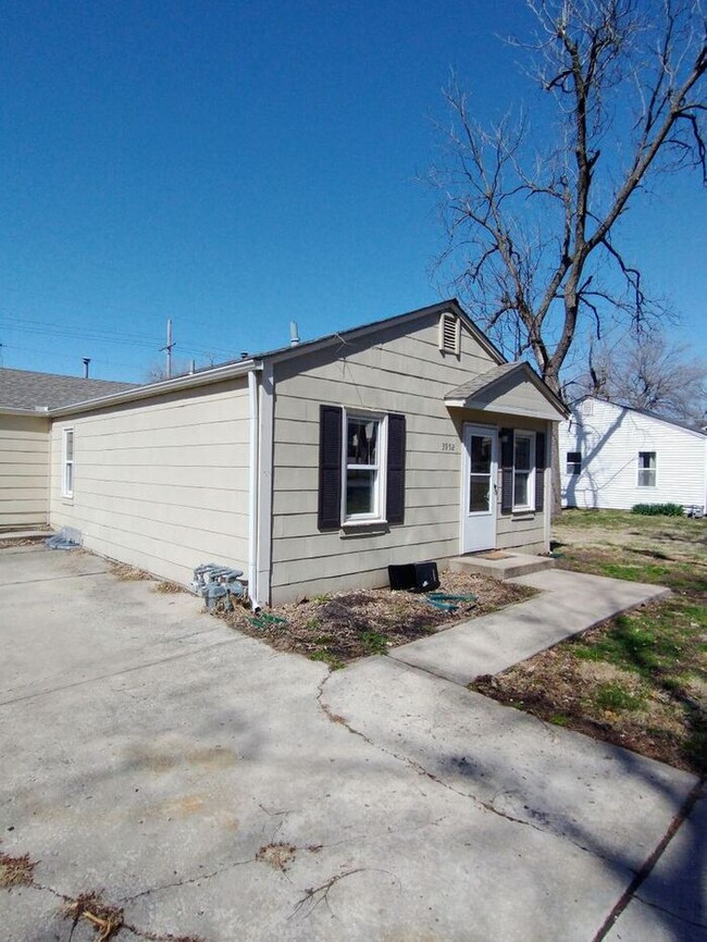 Foto del edificio - Cute 2 Bedroom Duplex in Kansas City!