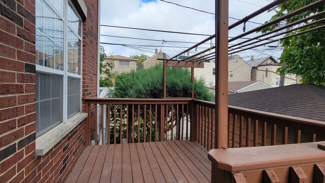 Building Photo - 1342 W 31st Pl