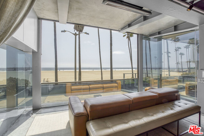 Building Photo - 2911 Ocean Front Walk