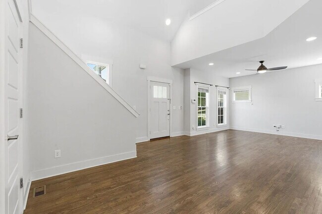 Foto del edificio - 1224 Bessie Ave