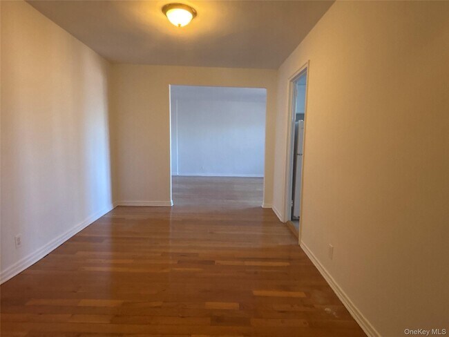 Foto del edificio - 23 Schenck Ave