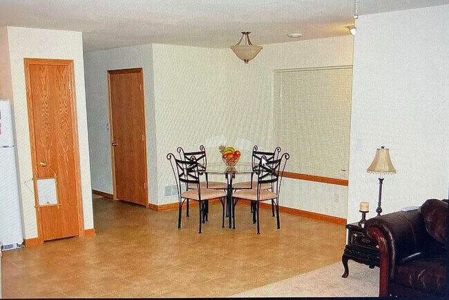 Foto del edificio - 1125 E Meinecke Ave