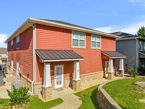 Building Photo - 830 Arbor Lake Dr