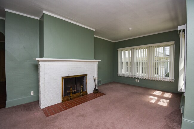 Building Photo - 426 Hull Ct