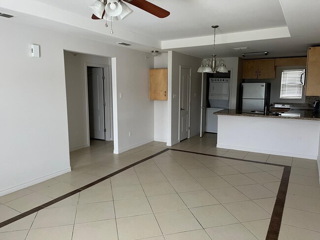 Foto del edificio - 7615 Laguna Del Mar Ct