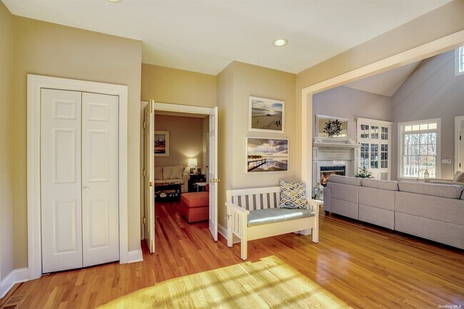 Building Photo - 11 Wooded Ln