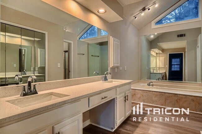 Building Photo - 100 Hillcrest Point