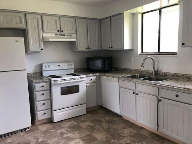 Building Photo - Two bedroom 1 bathroom duplex in Wheat Ridge