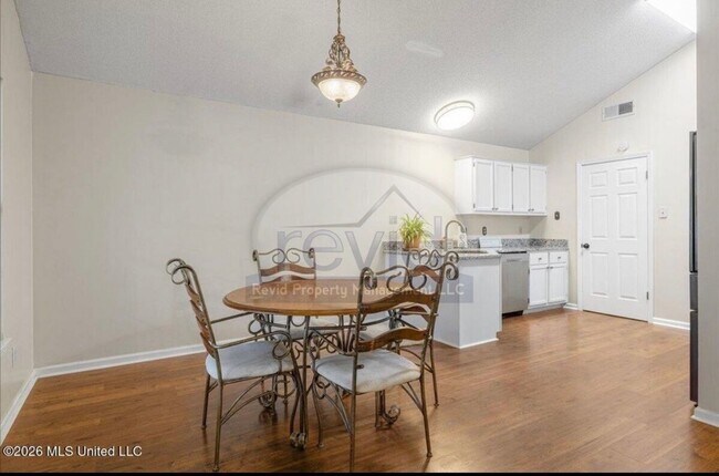 Foto del edificio - 7194 Atterbury Cir E