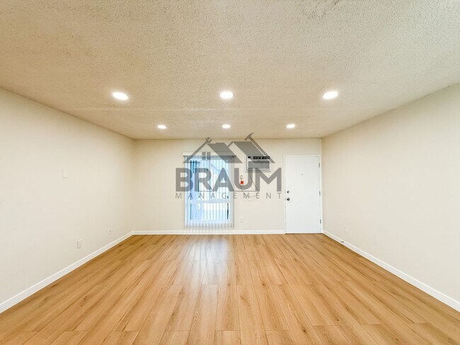 Building Photo - 5611 Fulcher Ave