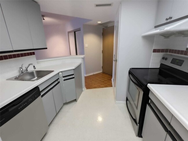 Building Photo - 1001 Bay St.