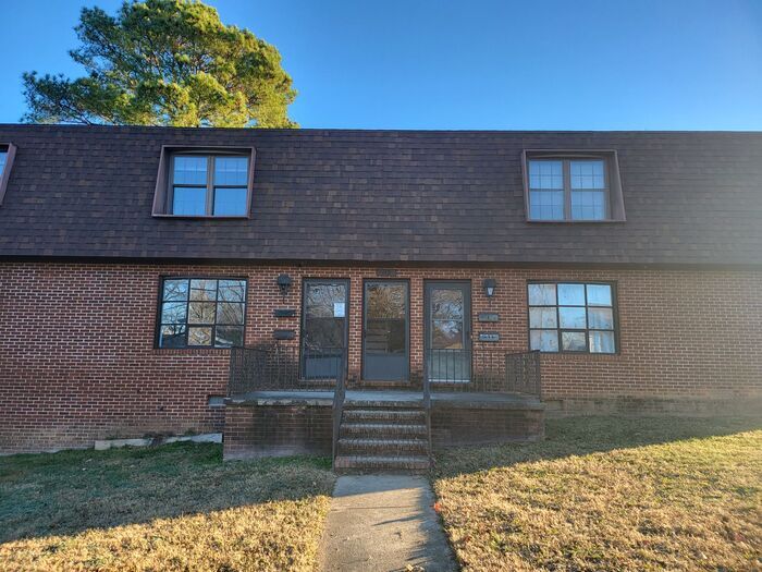 Primary Photo - 112 N 6th St