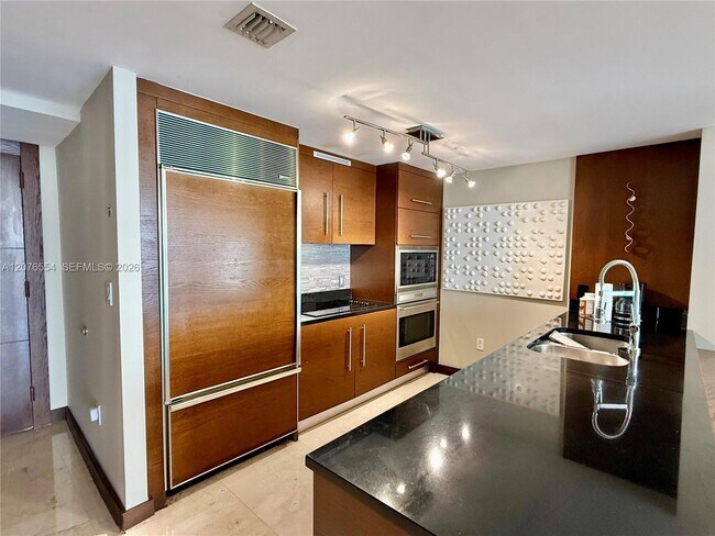 Foto del edificio - 465 Brickell Ave