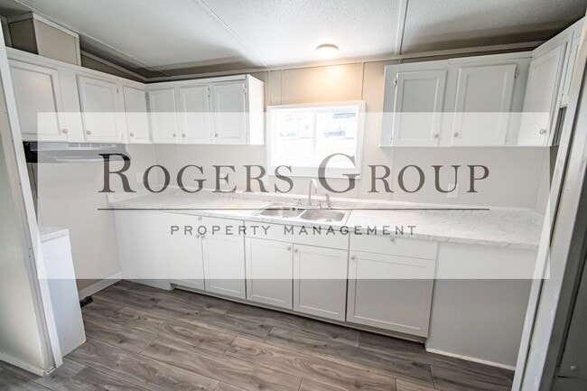 Building Photo - 992 Buchanan Rd