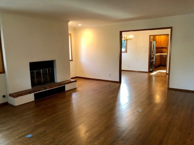Building Photo - 1307 University Dr