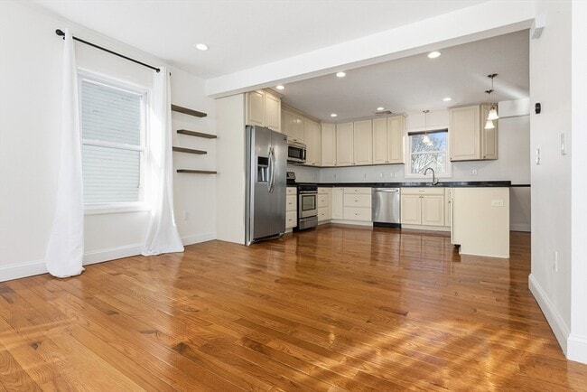 Building Photo - 21 Emerton St