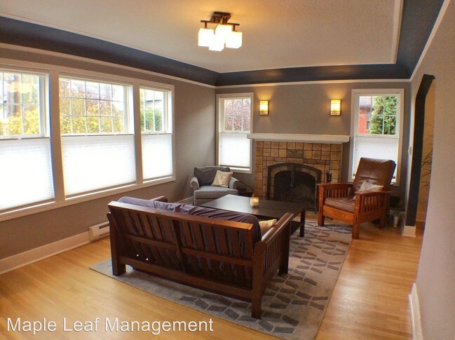 Foto del edificio - 6521 3rd Ave NW