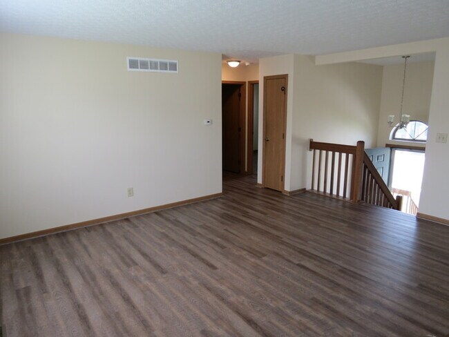 Building Photo - 1271 Caravel Dr