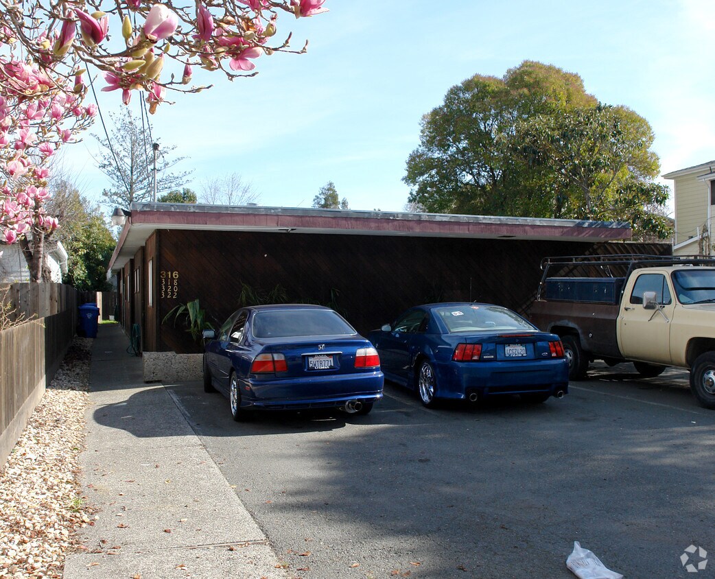 Primary Photo - 316-322 Coombs St