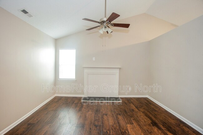 Foto del edificio - 5807 Coral Ridge Ln