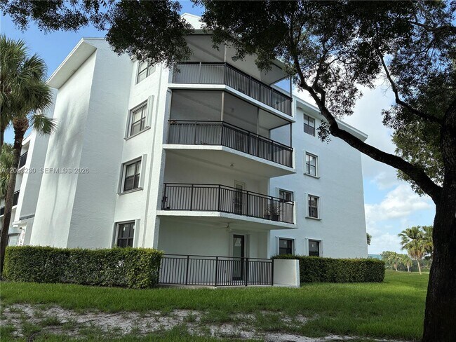 Foto del edificio - 16141 Blatt Blvd