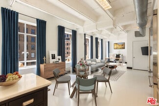 Building Photo - 6253 Hollywood Blvd