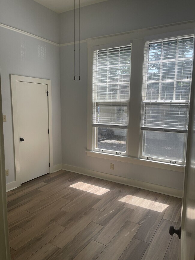 Foto del edificio - 515 E 8th St