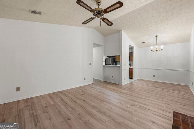 Foto del edificio - 1306 McClelen Way