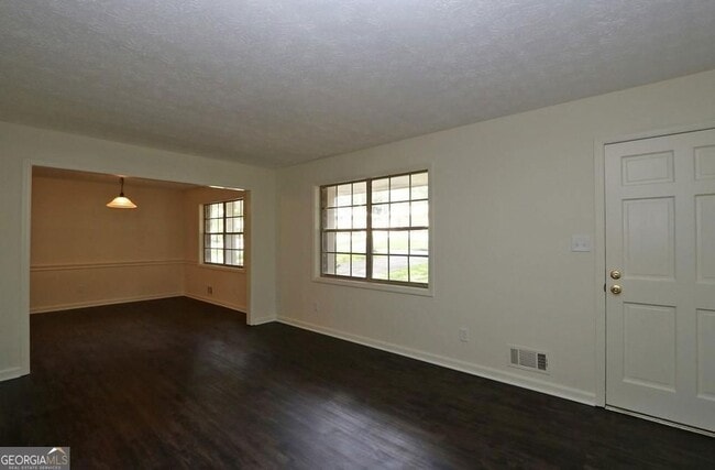 Building Photo - 4215 Fawn Ln SE