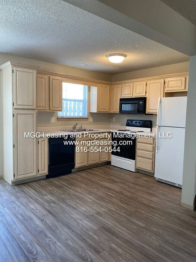 Foto del edificio - Enjoy the Lifestyle at South Garden Townhomes in Harrisonville!