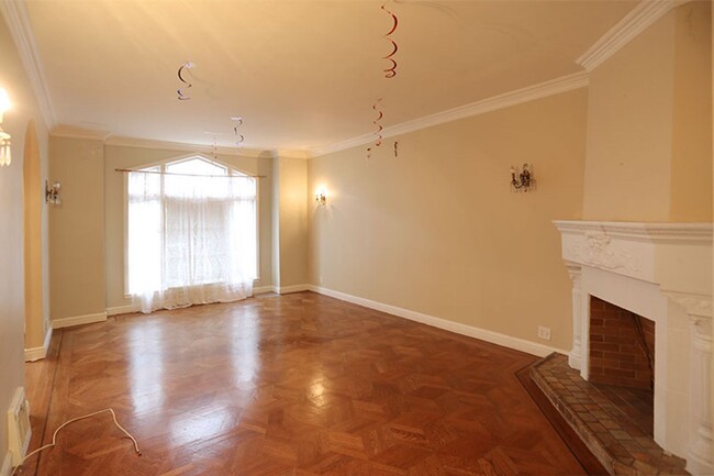 Foto del edificio - Nob Hill, two-story 4BR/1.5BA Single famil...