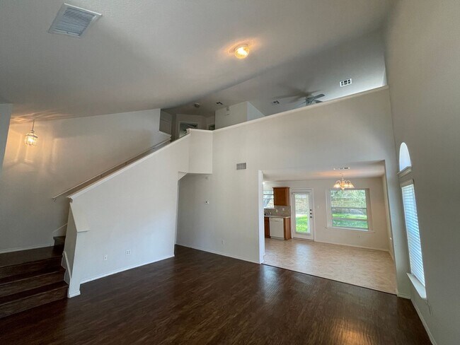 Foto del edificio - - MASTER BEDROOM DOWNSTAIRS - WASHER DRYER...