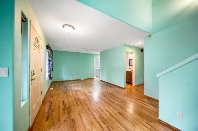 Building Photo - 5 Bed 2.5 Bath Spacious House For Rent In Poulsbo!!!