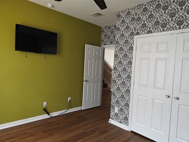 Foto del edificio - 7915 Moss Springs Ct