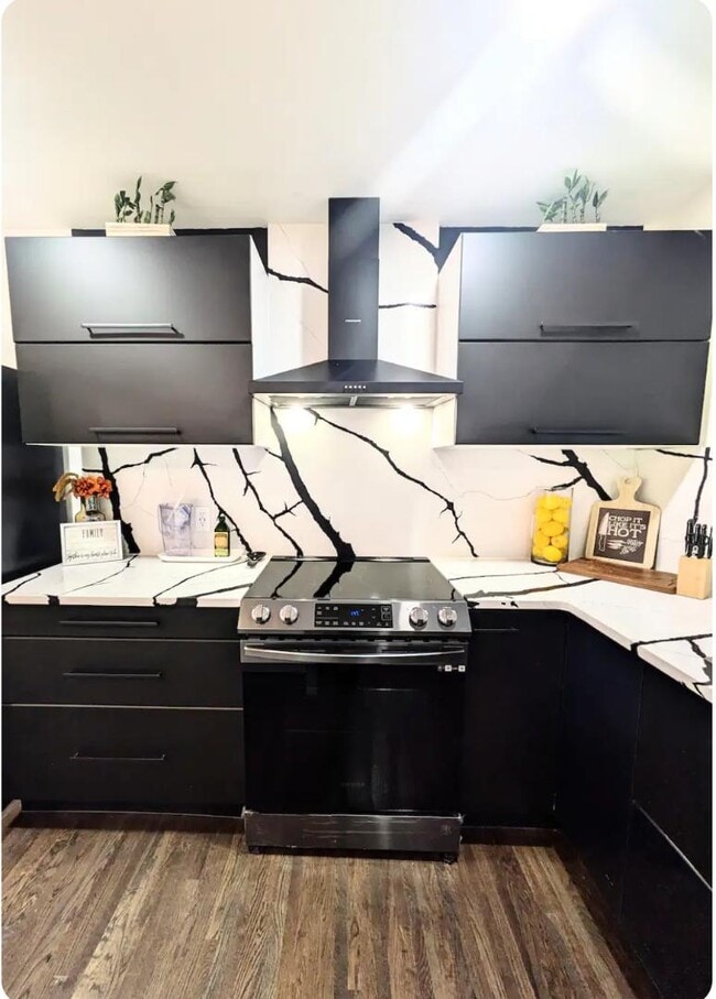 Photo - 1114 Comstock Dr House