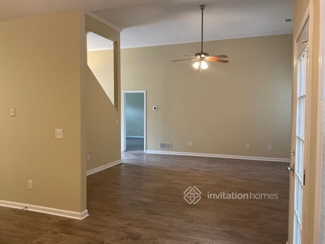Building Photo - 305 Armor Cir