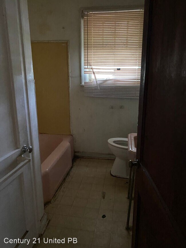 Building Photo - 2 br, 1 bath House - 910 W. 15th Ave