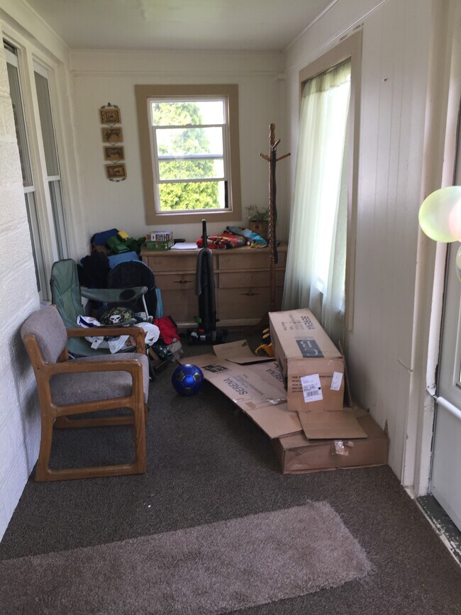 Front Porch - 1013 W Bent Ave